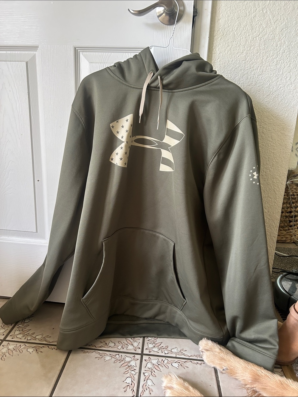 Under Armour Men's Olive Green Pullover Hoodie with Logo